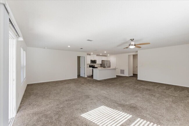 Foto del edificio - Welcome to this beautiful 3-bedroom, 2-bathroom home located in the heart of Bunnell!!