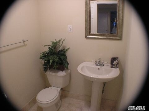 Foto del edificio - 725 Meadow Rd