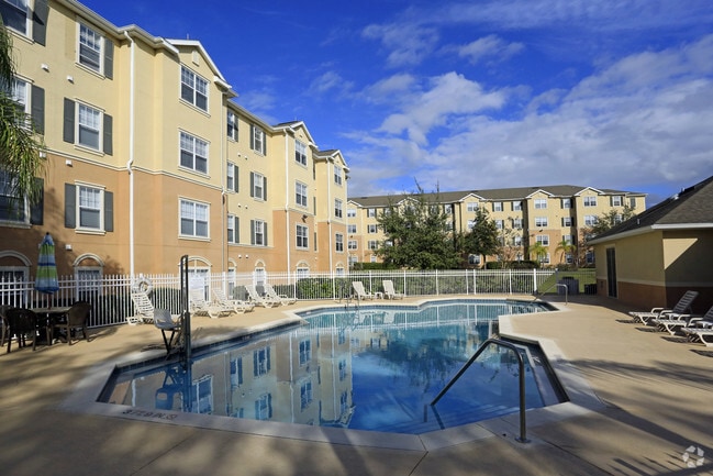 Building Photo - Silver Pointe at Leesburg
