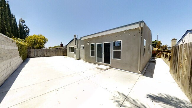 Foto del edificio - 5371-5371 Hewlett Dr