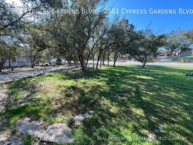 Foto del edificio - 2381 Cypress Gardens Blvd