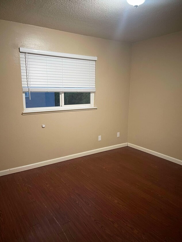Foto principal - 1364 Hobart Dr