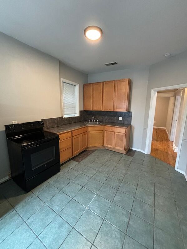 Foto del edificio - 4027 S Grand Blvd