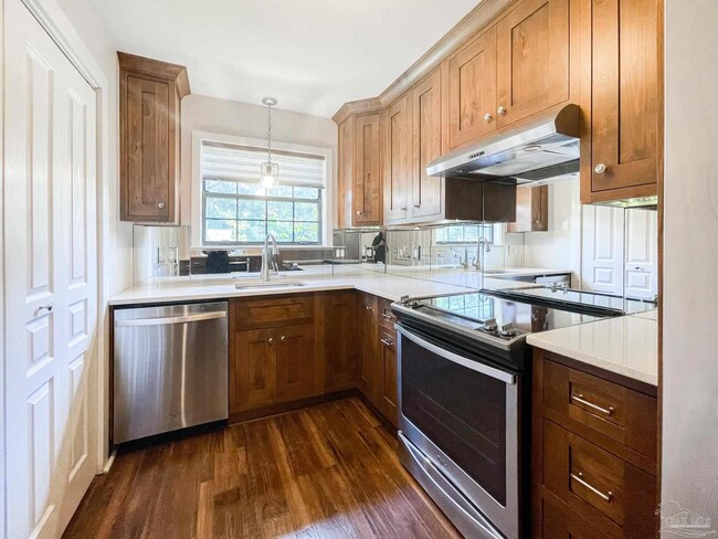 Building Photo - 3300 N Sugartree St