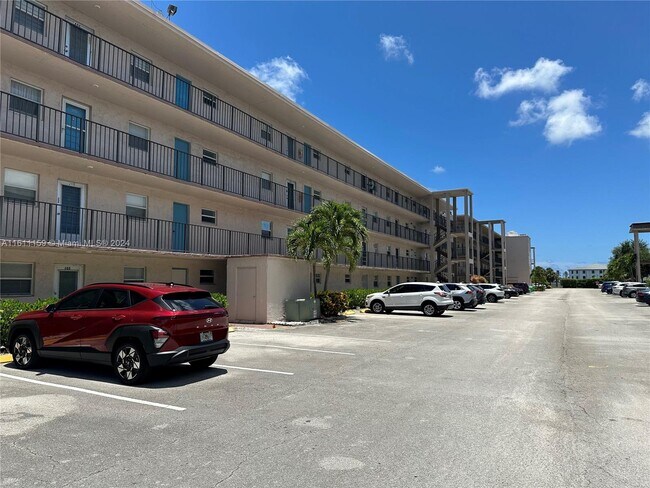 Foto del edificio - 725 Lori Dr