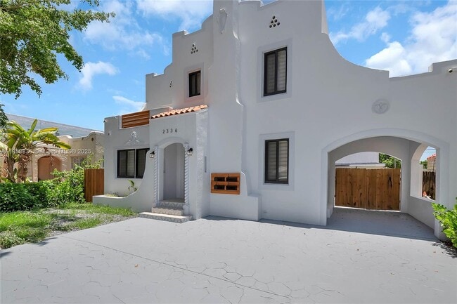 Building Photo - 2336 SW 17th St