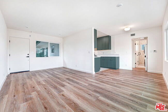 Foto del edificio - 16185 Sunset Blvd