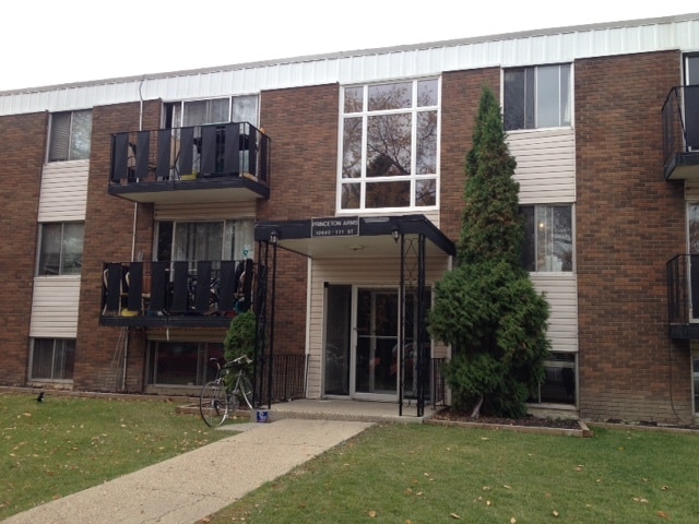 Building Photo - 2 Bed 1 Bath Unit in Edmonton, AB