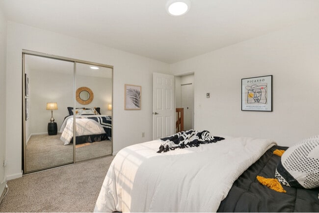 Building Photo - 3200 Azalea Dr