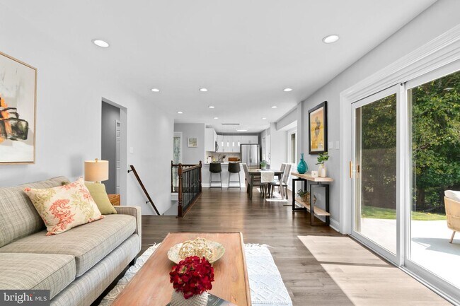 Foto del edificio - 9802 Cherry Tree Ln