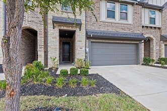 Building Photo - 4104 Swinley Frst Dr