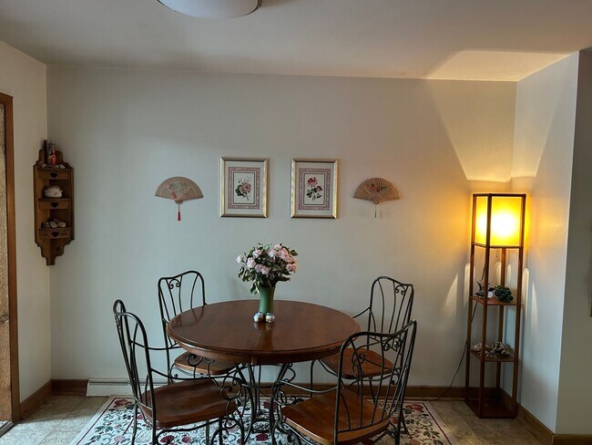 Foto del edificio - 208 S Hillsdale Dr