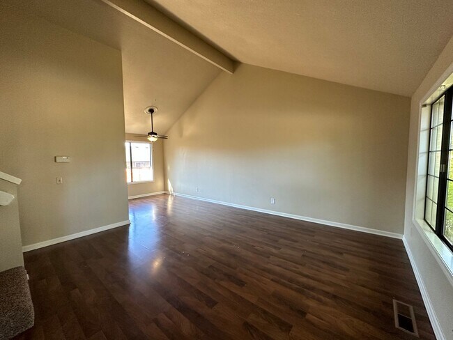 Foto del edificio - 16236 NW Lyndel Ln