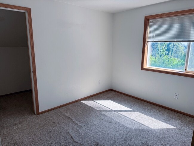 Building Photo - 3776 SW Fairhaven Dr