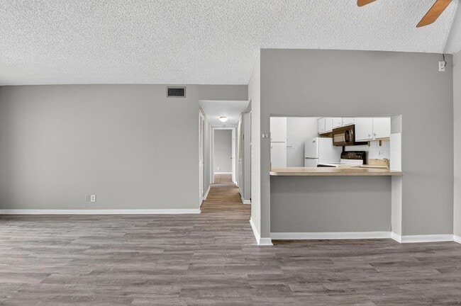 Building Photo - 629 Sea Pine Way