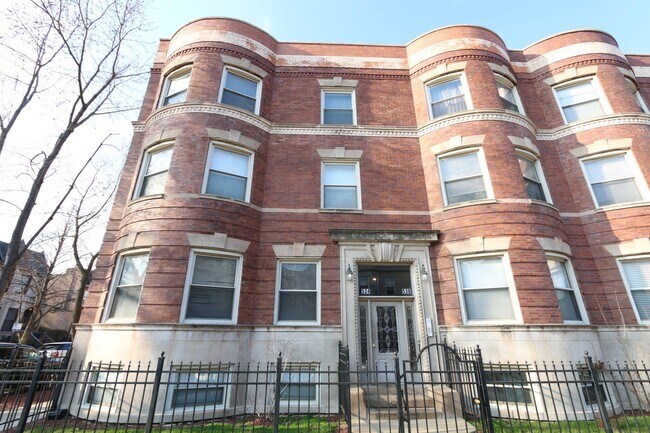 Building Photo - 534 E 44th St