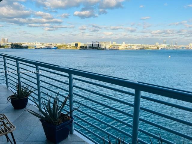 Foto principal - 335 S Biscayne Blvd