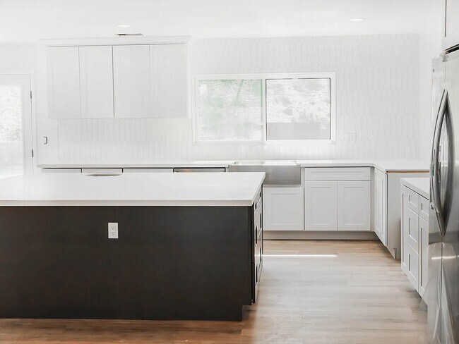 Foto del edificio - 1364 Pillsbury Ln