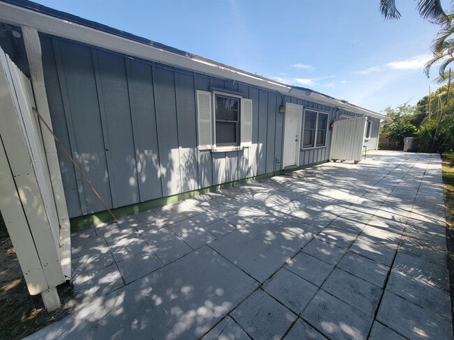 Building Photo - 9285 Green Meadows Way