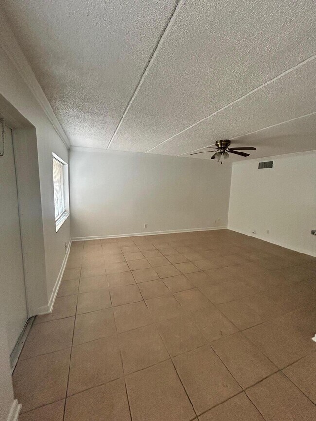 Foto del edificio - 555 Purdy Ln