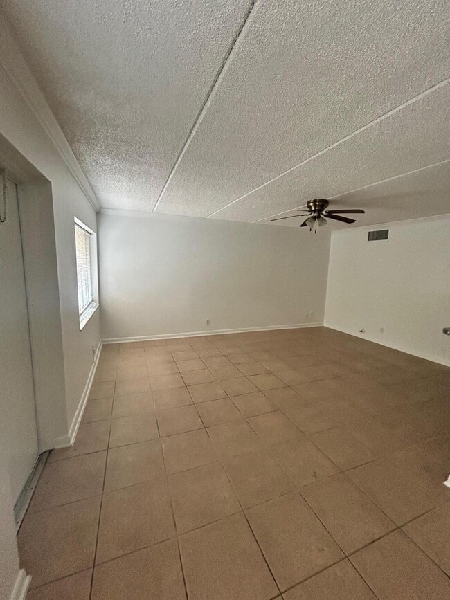 Building Photo - 555 Purdy Ln