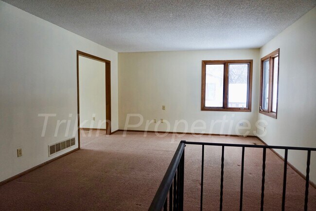 Building Photo - 1250-1252 Norton