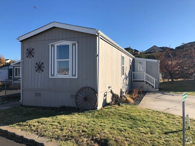 Building Photo - 255 NW Golden Hills Dr