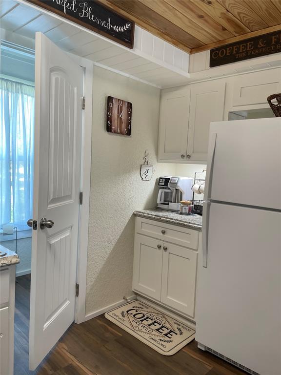 Foto del edificio - 131 Alexander Dr