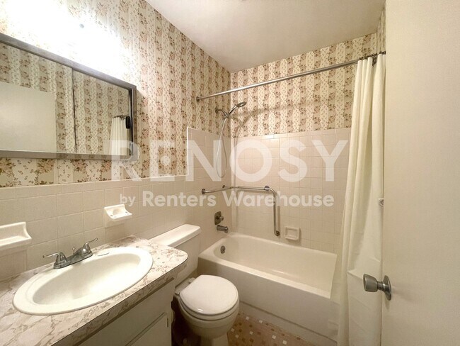 Foto del edificio - 2460 Persian Dr