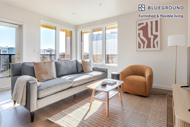 Building Photo - 2333 Calle Del Mundo