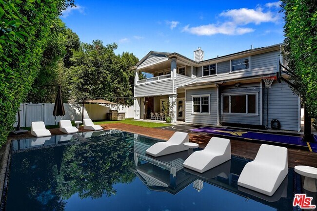 Foto del edificio - 4135 Dixie Canyon Ave