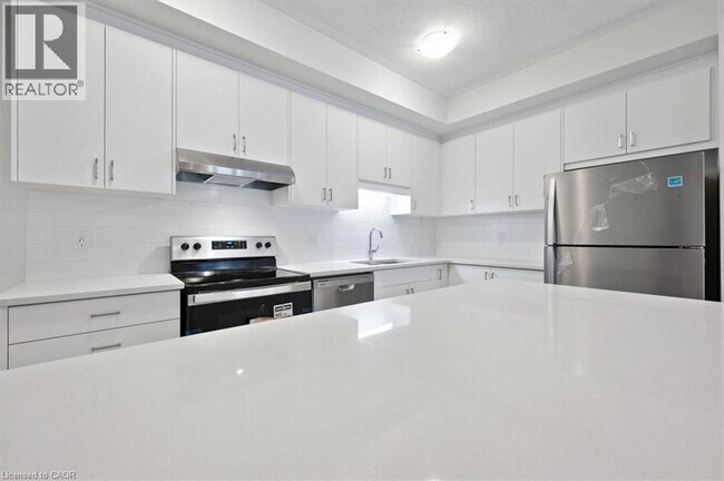 Building Photo - 151 REVERIE Wy