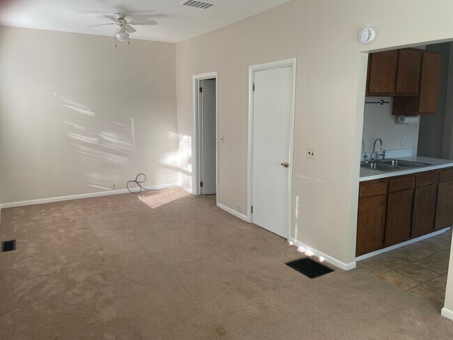 Foto del edificio - 1007 Myron Ct