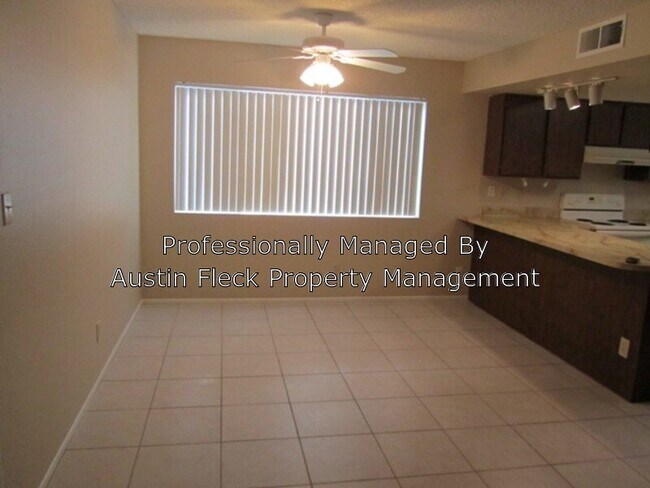 Building Photo - 1623 W Pampa Ave
