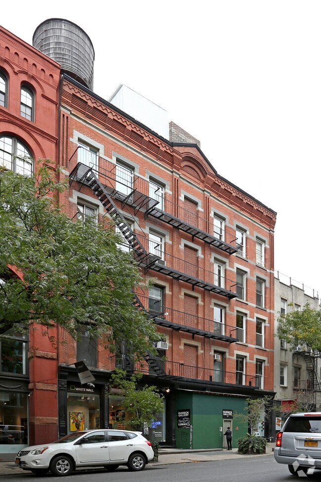 Building Photo - 150 Thompson St