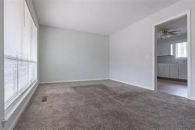 Building Photo - Beautiful 3 bedroom