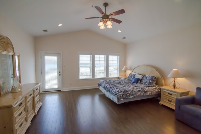 Habitación principal - 202 N Fort Fisher Blvd