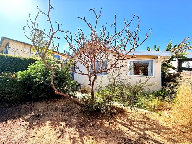 Building Photo - 4447 Lockwood Ave