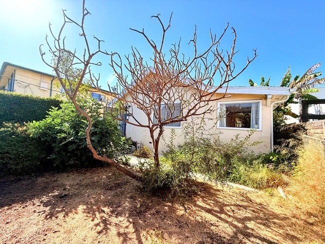 Foto del edificio - 4447 Lockwood Ave
