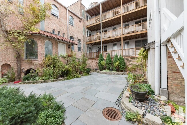 Foto del edificio - 2250 N Burling St