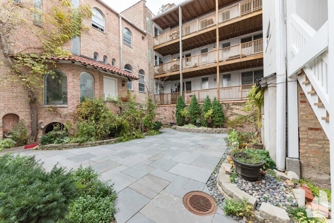 Building Photo - 2250 N Burling St