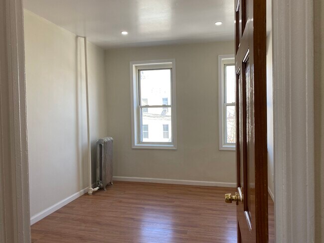 Bedroom 1 - 918 34th Ave