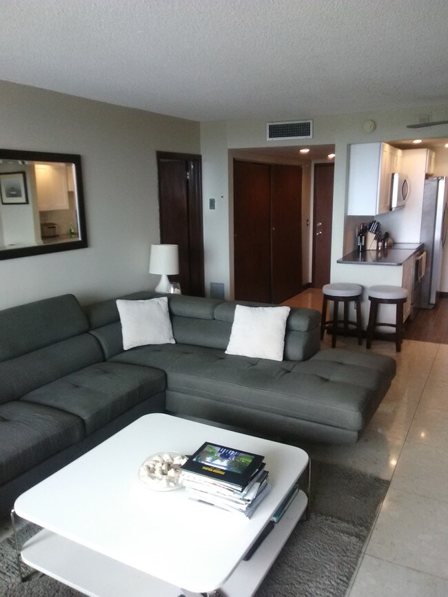 Foto del edificio - 2350 NE 135th St