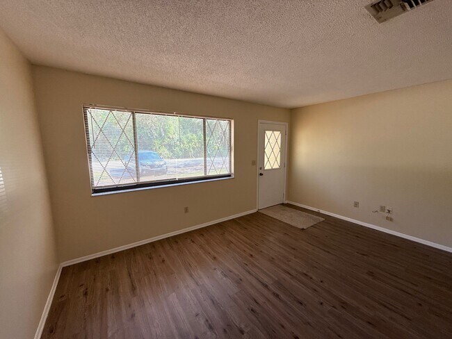 Building Photo - 12080 W Belvedere St
