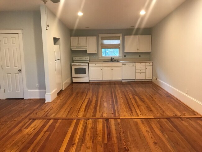 Foto del edificio - 6031 Deal Ave