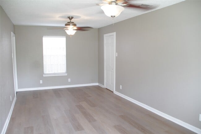 Building Photo - 5400 Sheldon St