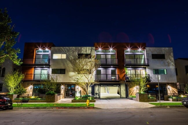 Foto del edificio - 725 N Alfred St
