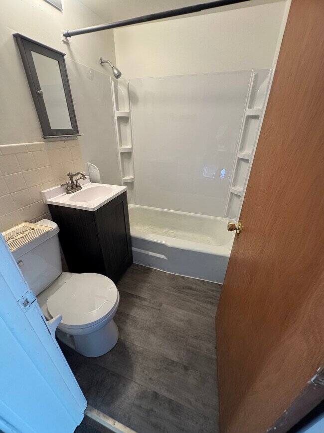 Foto del edificio - 253 W Grand Ave