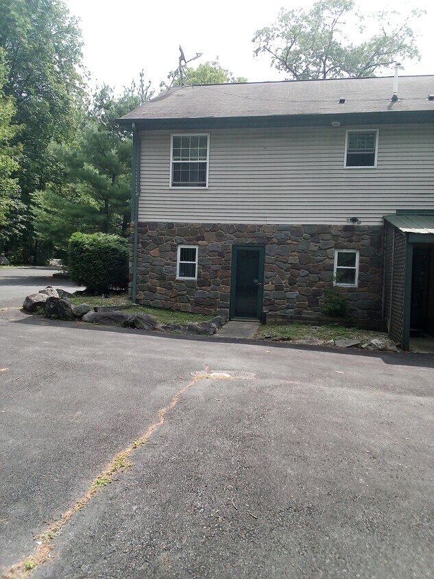 Primary Photo - 2307 Rimrock Dr