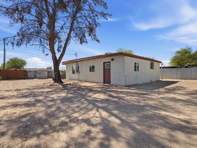 Foto del edificio - 1220 N Catalina Ave